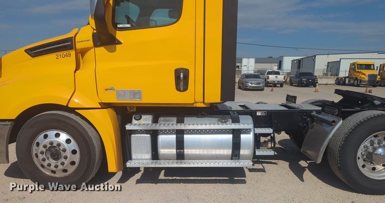 image for item NW9532 2021 Freightliner  Cascadia 126 semi truck