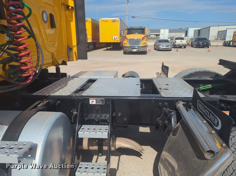 image for item NW9532 2021 Freightliner  Cascadia 126 semi truck