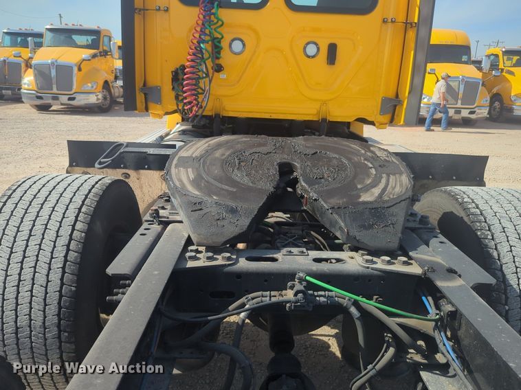 image for item NW9532 2021 Freightliner  Cascadia 126 semi truck