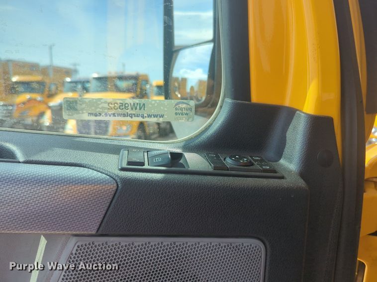 image for item NW9532 2021 Freightliner  Cascadia 126 semi truck