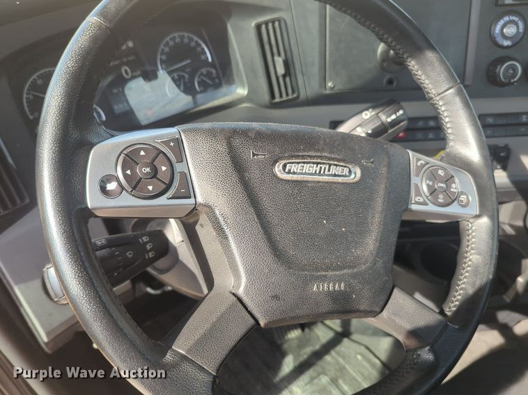 image for item NW9532 2021 Freightliner  Cascadia 126 semi truck