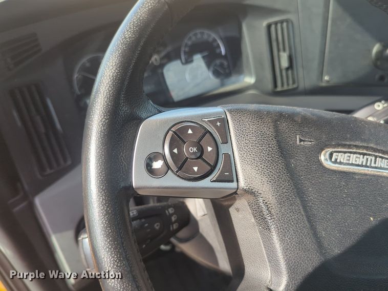 image for item NW9532 2021 Freightliner  Cascadia 126 semi truck