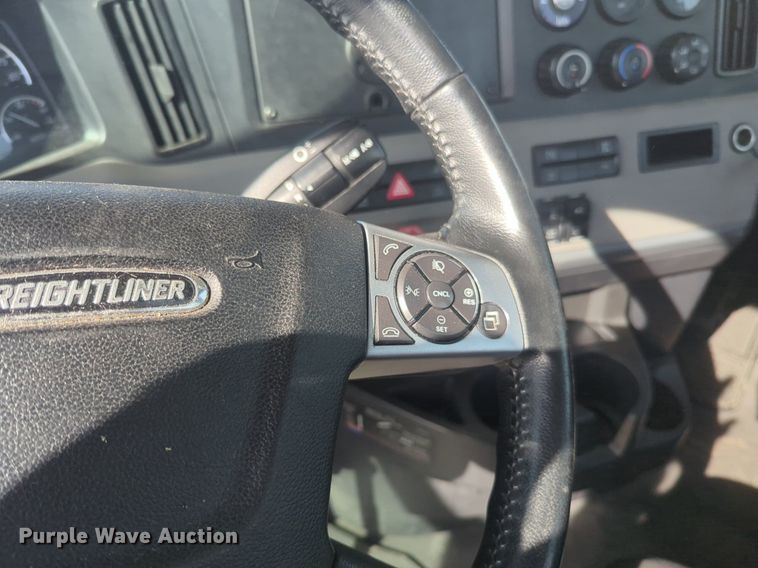 image for item NW9532 2021 Freightliner  Cascadia 126 semi truck