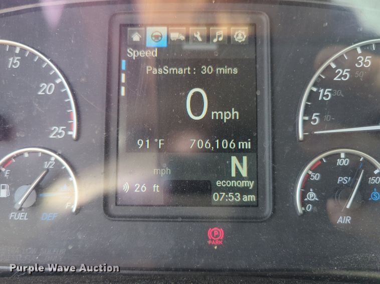 image for item NW9532 2021 Freightliner  Cascadia 126 semi truck