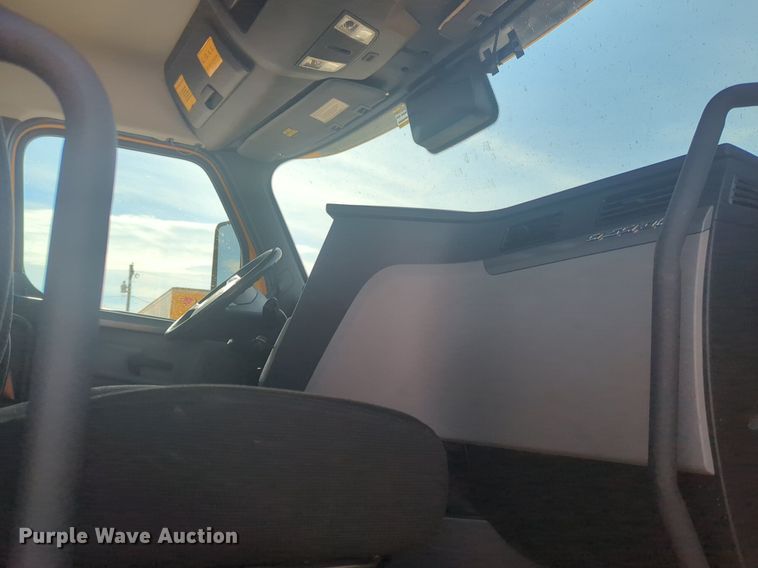 image for item NW9532 2021 Freightliner  Cascadia 126 semi truck