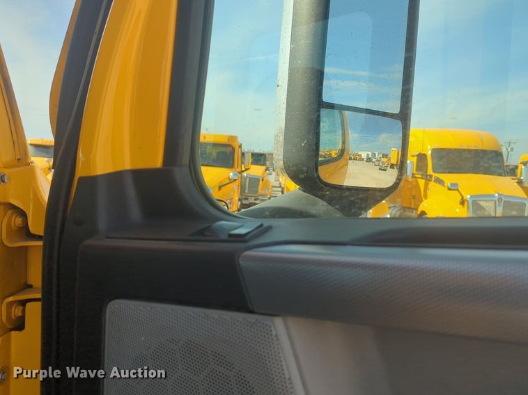 image for item NW9532 2021 Freightliner  Cascadia 126 semi truck