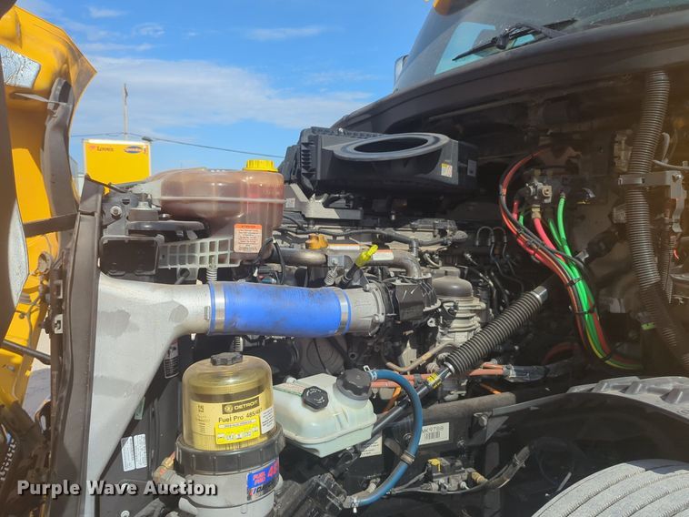 image for item NW9532 2021 Freightliner  Cascadia 126 semi truck