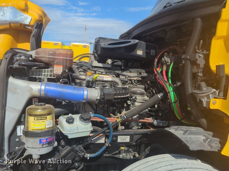 image for item NW9532 2021 Freightliner  Cascadia 126 semi truck