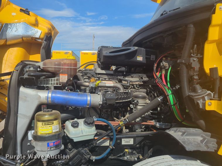 image for item NW9532 2021 Freightliner  Cascadia 126 semi truck