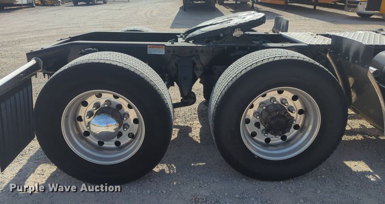 image for item NW9532 2021 Freightliner  Cascadia 126 semi truck