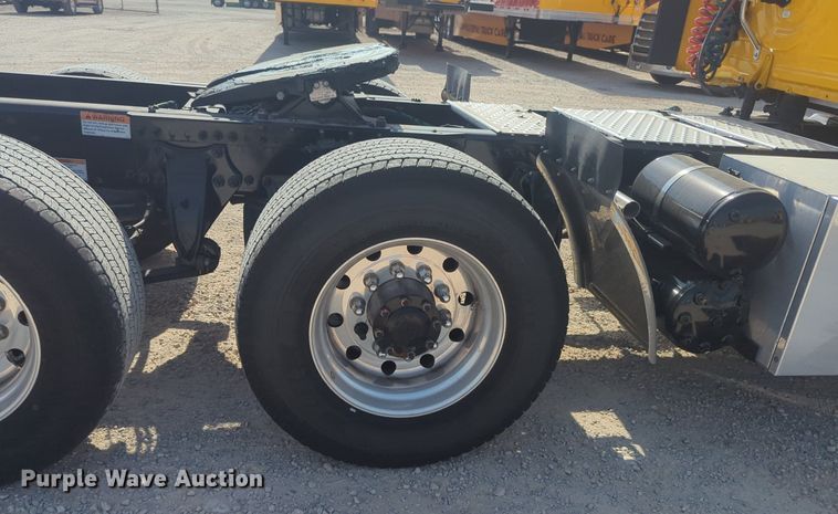 image for item NW9532 2021 Freightliner  Cascadia 126 semi truck