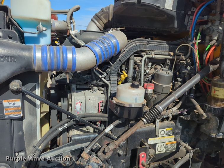 image for item NW9533 2017 Peterbilt 579 semi truck