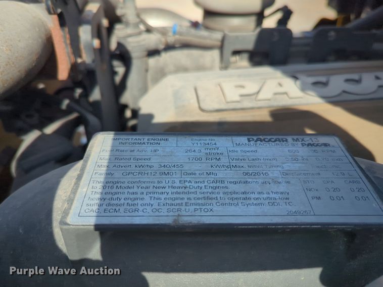 image for item NW9533 2017 Peterbilt 579 semi truck