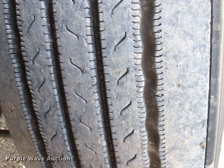 image for item NW9533 2017 Peterbilt 579 semi truck