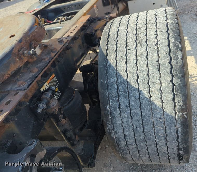 image for item NW9533 2017 Peterbilt 579 semi truck