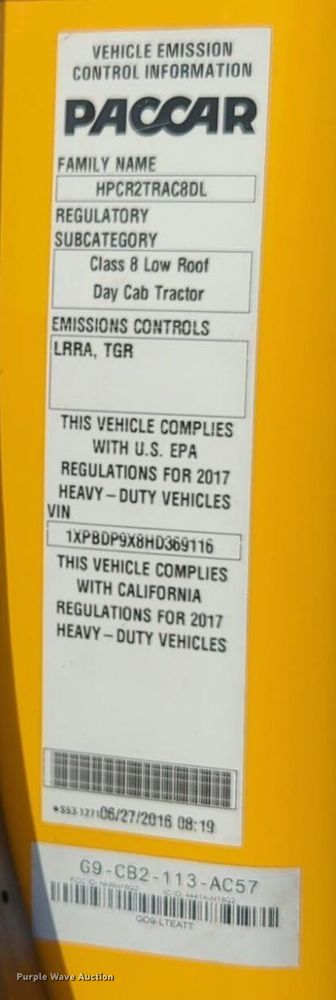 image for item NW9533 2017 Peterbilt 579 semi truck