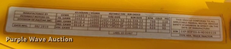 image for item NW9533 2017 Peterbilt 579 semi truck