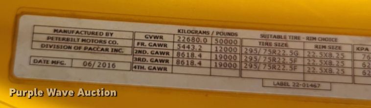 image for item NW9533 2017 Peterbilt 579 semi truck