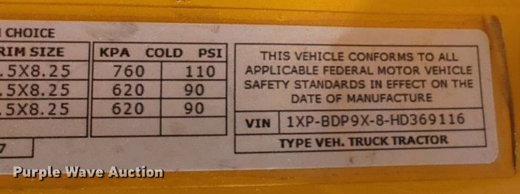 image for item NW9533 2017 Peterbilt 579 semi truck