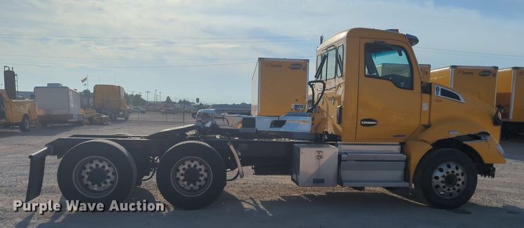 image for item NW9534 2020 Kenworth T680 semi truck