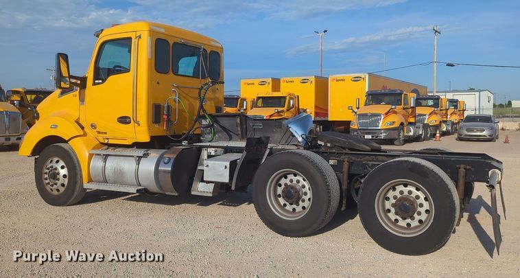 image for item NW9534 2020 Kenworth T680 semi truck