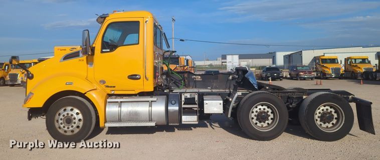 image for item NW9534 2020 Kenworth T680 semi truck