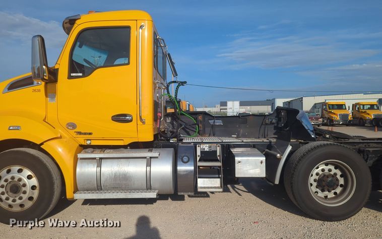 image for item NW9534 2020 Kenworth T680 semi truck