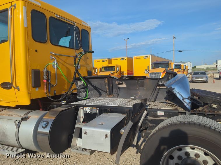 image for item NW9534 2020 Kenworth T680 semi truck