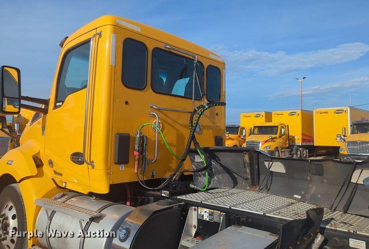 image for item NW9534 2020 Kenworth T680 semi truck