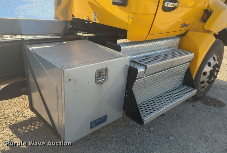 image for item NW9534 2020 Kenworth T680 semi truck