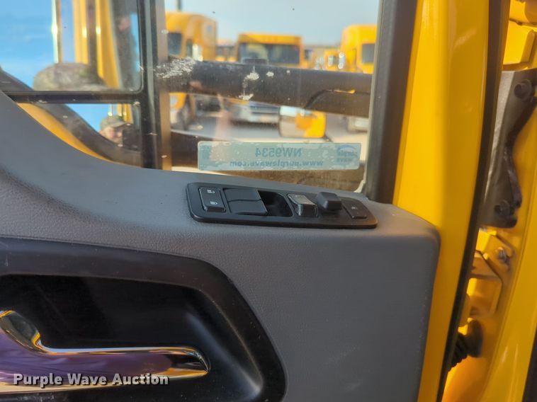 image for item NW9534 2020 Kenworth T680 semi truck