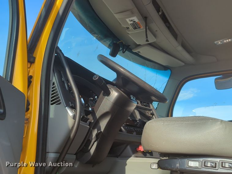 image for item NW9534 2020 Kenworth T680 semi truck