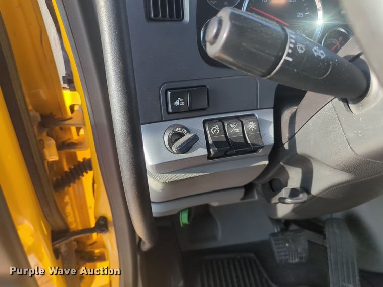 image for item NW9534 2020 Kenworth T680 semi truck