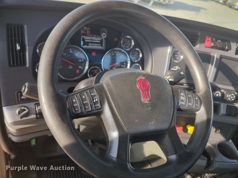 image for item NW9534 2020 Kenworth T680 semi truck