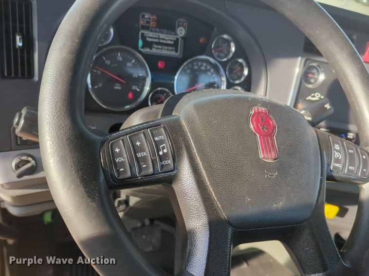 image for item NW9534 2020 Kenworth T680 semi truck