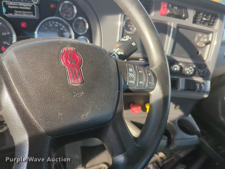 image for item NW9534 2020 Kenworth T680 semi truck