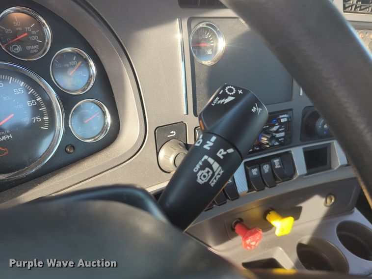 image for item NW9534 2020 Kenworth T680 semi truck