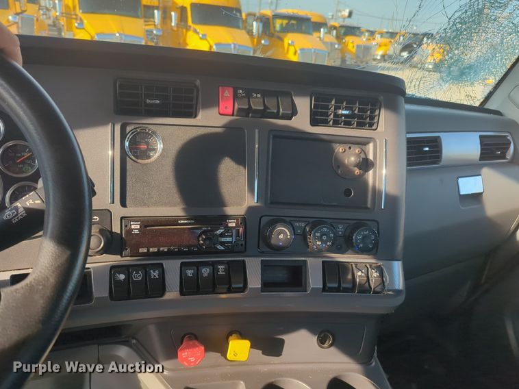 image for item NW9534 2020 Kenworth T680 semi truck