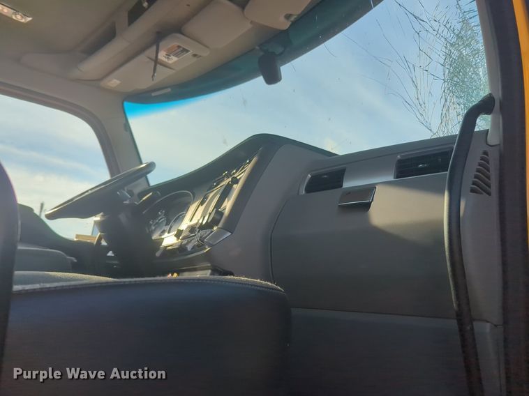 image for item NW9534 2020 Kenworth T680 semi truck