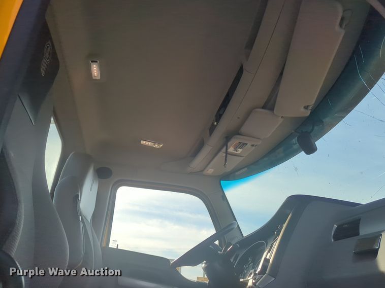 image for item NW9534 2020 Kenworth T680 semi truck