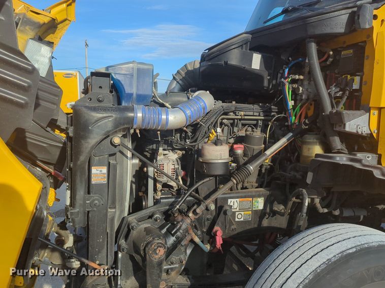 image for item NW9534 2020 Kenworth T680 semi truck