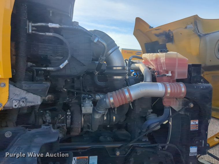 image for item NW9534 2020 Kenworth T680 semi truck