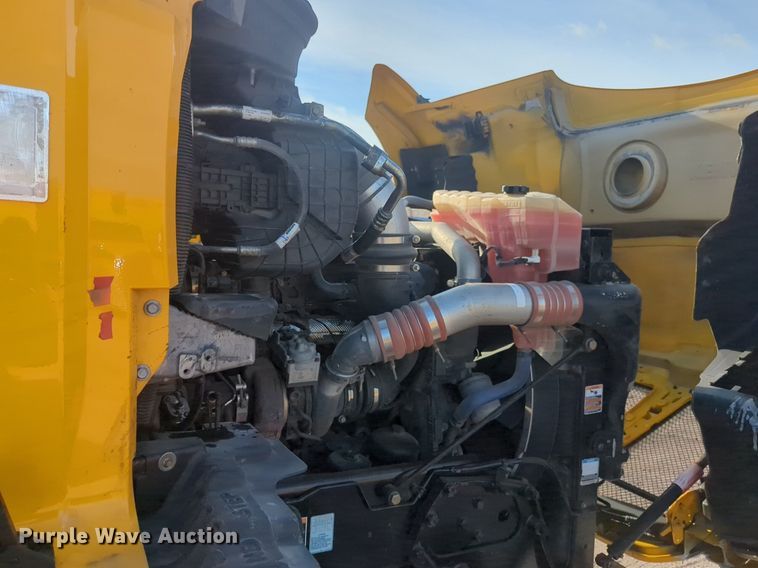 image for item NW9534 2020 Kenworth T680 semi truck