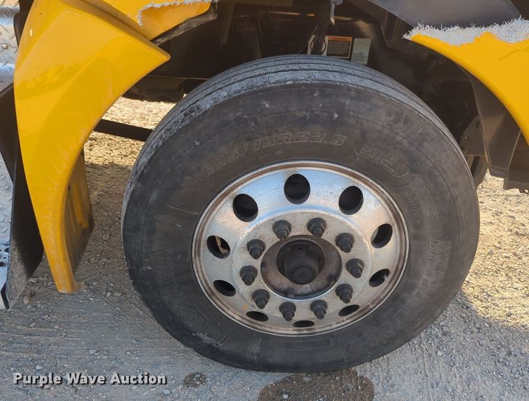 image for item NW9534 2020 Kenworth T680 semi truck