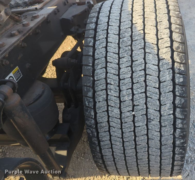 image for item NW9534 2020 Kenworth T680 semi truck