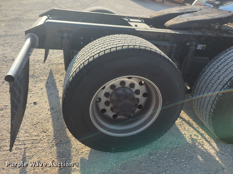 image for item NW9534 2020 Kenworth T680 semi truck