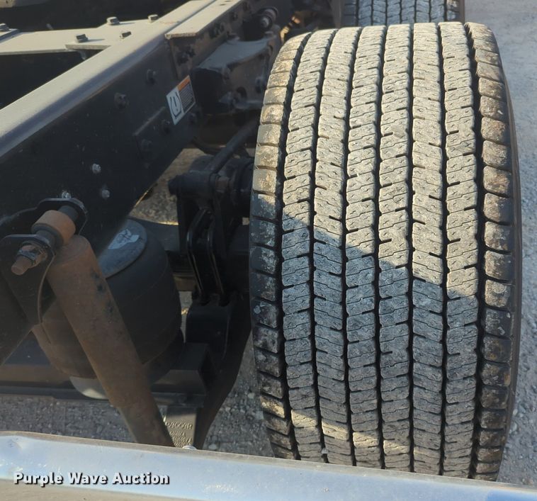 image for item NW9534 2020 Kenworth T680 semi truck