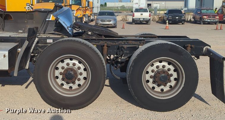 image for item NW9534 2020 Kenworth T680 semi truck