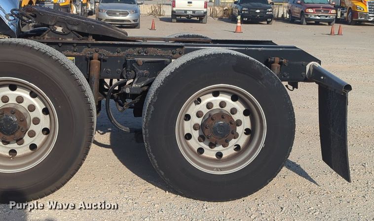 image for item NW9534 2020 Kenworth T680 semi truck