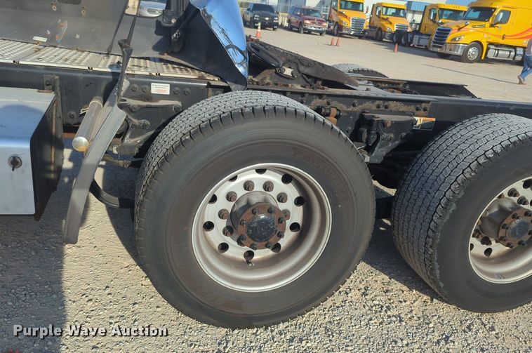 image for item NW9534 2020 Kenworth T680 semi truck